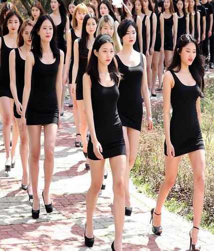 韩国女大学生组成的模特队