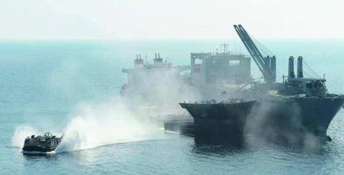 中国海军巨无霸船队曝光 载货面积两个足球场