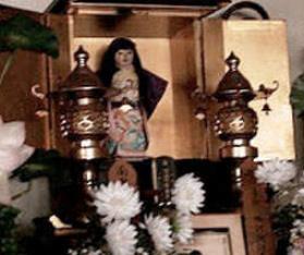 日本人形娃娃灵异事件 头发像人一样可以生长 参考之家
